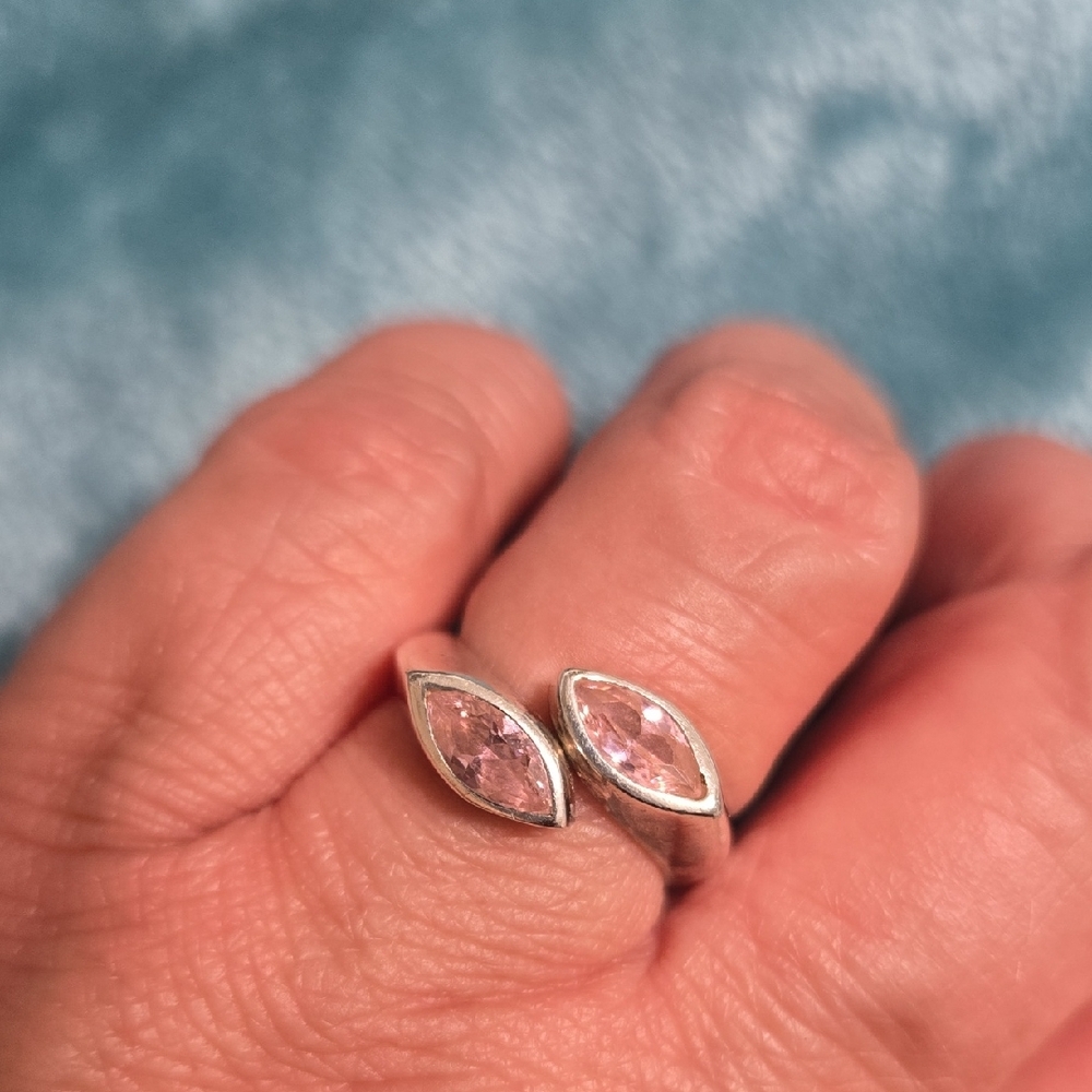 Elegant Silver and Pink Gemstone Women's Ring - Picture 2 of 11